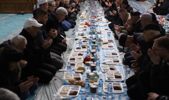 Kocaeli Büyükşehir’in iftar sofrası bu kez Balkanlarda kuruldu