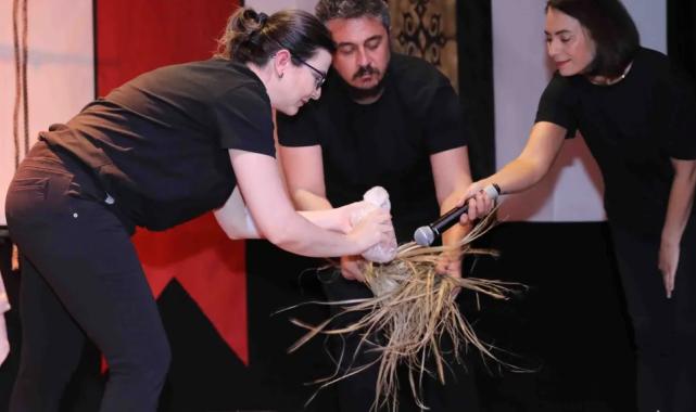 Kocaeli Şehir Tiyatroları Mevlana İdris’i oyunuyla yad etti