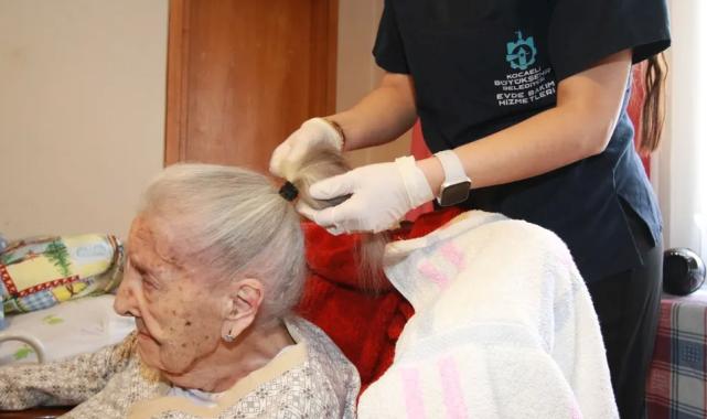 Kocaeli’de asırlık ömre evde bakım hizmeti