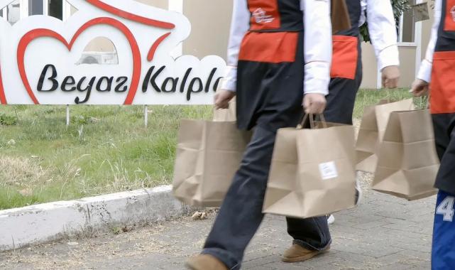 Kocaeli’de ‘Beyaz Kalpler’ gönüllere dokundu