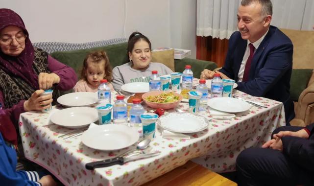 Kocaeli’de Büyükakın, Ramazan ayında ev ziyaretlerine devam ediyor