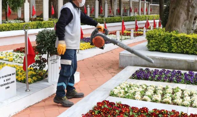 Kocaeli’de mezarlıklar bayrama hazır