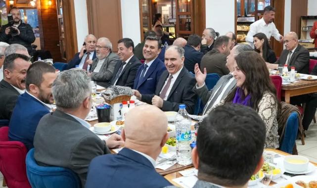 Manisa meclisi sonrası birlikte oruç açtılar