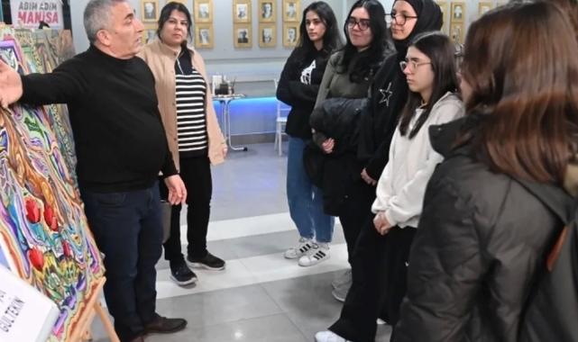 Manisa’da “Fırça İzleri” sanatseverlerle buluştu