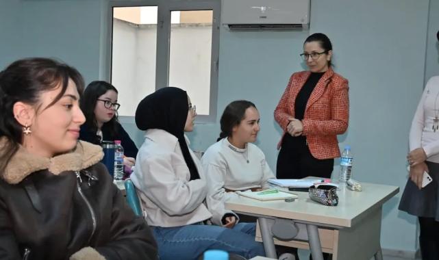 Manisa’da üniversite adaylarına kariyer rehberliği