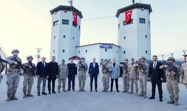 Mardin Valisi Akkoyun kahraman komandolarla buluştu