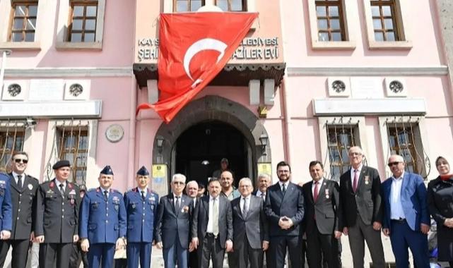 Memduh Büyükkılıç Çanakkale şehitlerini andı