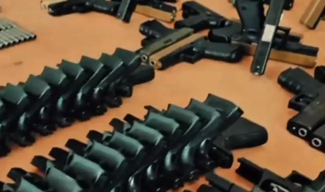 Mersin’de yüzlerce silah ele geçirildi!