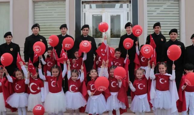 Minik öğrencilerden Jandarma Komutanlığı’na anlamlı ziyaret