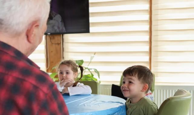 Minikler ve büyükler Yaşlılar Haftası’nda buluştu