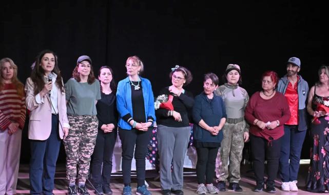 Muratpaşa’da Kadının Gücü Tiyatro Topluluğu ‘Kimim Ben’ dedi