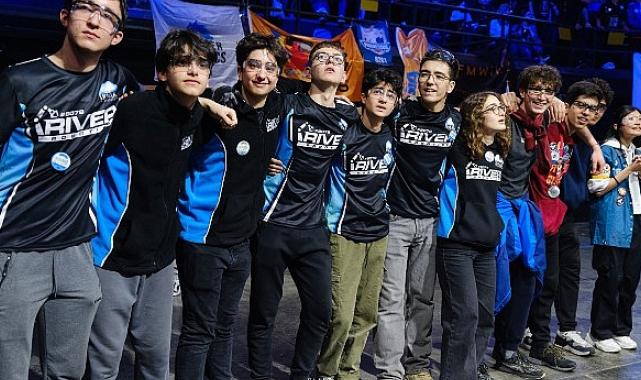 Robotlar Derinlere Dalıyor! Lise Öğrencileri Okyanus Temalı Robotlarını Tasarlıyor!