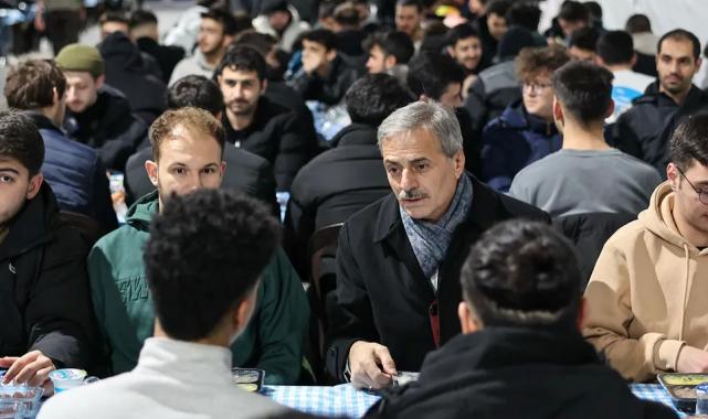 Sakarya’da Başkan Alemdar, gençlerle bir araya geldi