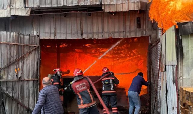 Sakarya’da Mobilyacılar Çarşısı’nda yangın