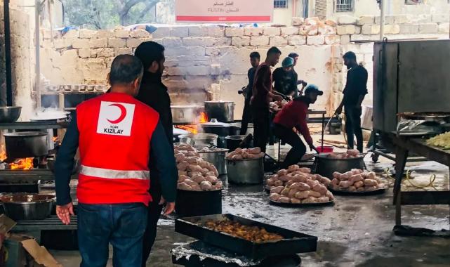 Türk Kızılay Gazze’de… Günlük 30 bin kişilik iftar