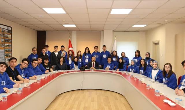 41 Genç’in başarılı öğrencileri Başkan Büyükgöz’e konuk oldu
