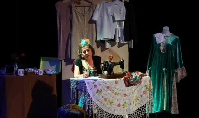 Aktif Yaşlı Merkezi tiyatrocuları sahnede parladı