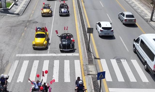 Ankara’da rengarenk vosvoslarla şehir turu