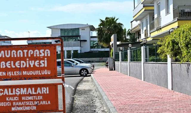 Antalya Muratpaşa’da kaldırım çalışmalarına devam