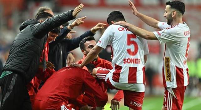 Onvo Antalyaspor 2-1 Reeder Samsunspor (Maç Sonucu) Antalya evinde hata yapmadı!