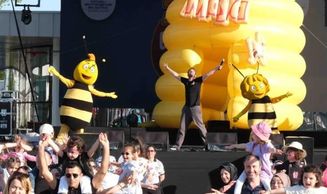 “Arı Maya” Kocaelili minikler için sahnede