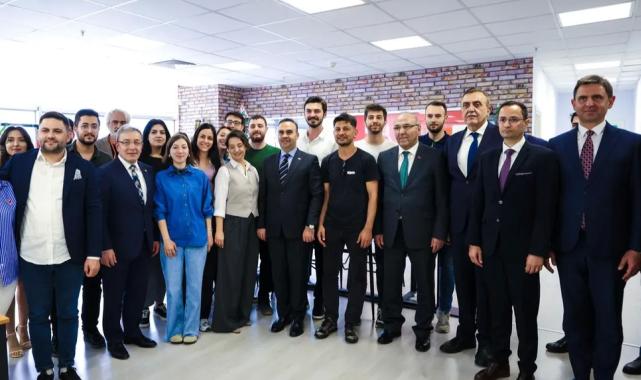 Bakan Kacır, DEÜ’lü girişimcilerle bir araya geldi