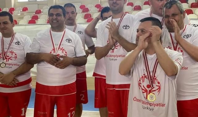 Balıkesirli özel çocuklar altın madalyaları Ayvalık’a getirdi