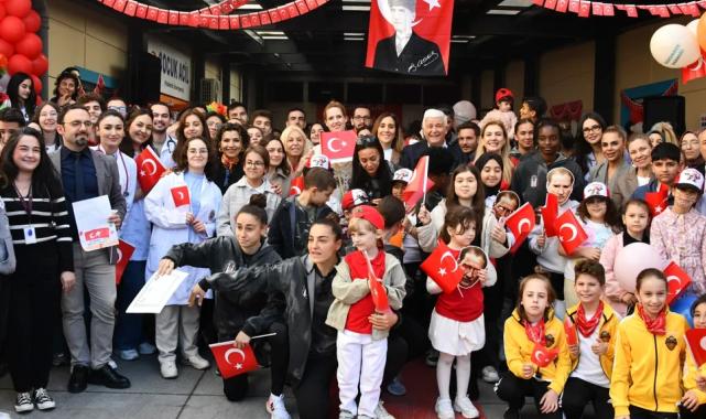 Beşiktaşlı sporcu ve ünlülerden çocuklara moral veren ziyaret