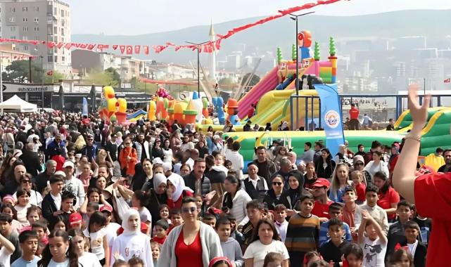 Bursa Gemlik’te çocuklar 23 Nisan’ı neşeyle kutladı