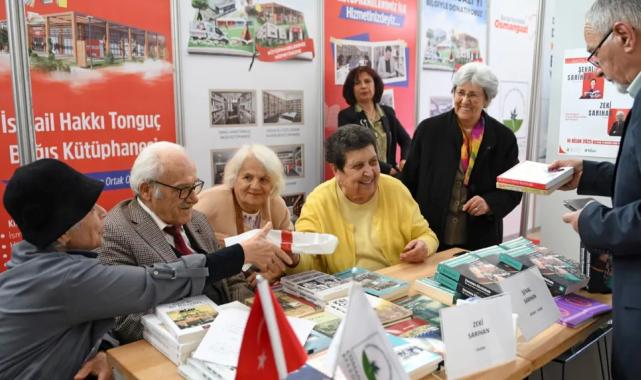 Bursa Osmangazi standında Sarıhan çiftini okurlarla buluşturdu