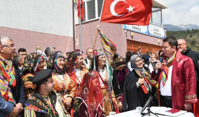 Bursa Osmangazi’de asırlık köy düğünü fethettti!