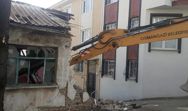 Bursa Osmangazi’de metruk yıkımlar sürüyor