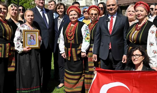 Dostluk çınarı toprağa kavuştu