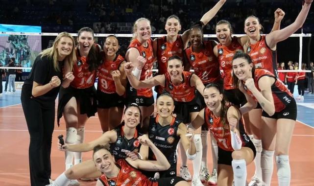Eczacıbaşı Dynavit, AXA Sigorta Kupa Voley final biletini aldı