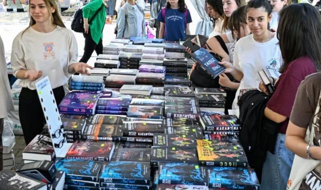 Edebiyatın usta isimleri İzmirli kitapseverlerle buluştu