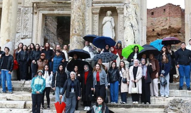  Efes Selçuk’ta kütüphane haftası etkinlikleri başladı