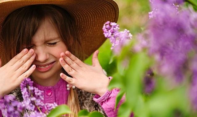 Gözlerde Bahar Alarmı: Göz Alerjisi Mevsimi Başladı!