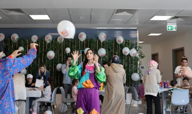 Hastanedeki çocuklara 23 Nisan sürprizi