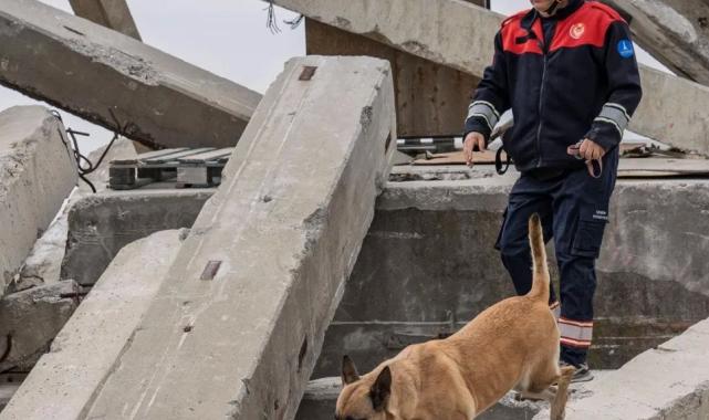 İki kardeş afetlerde mucize yaratıyor