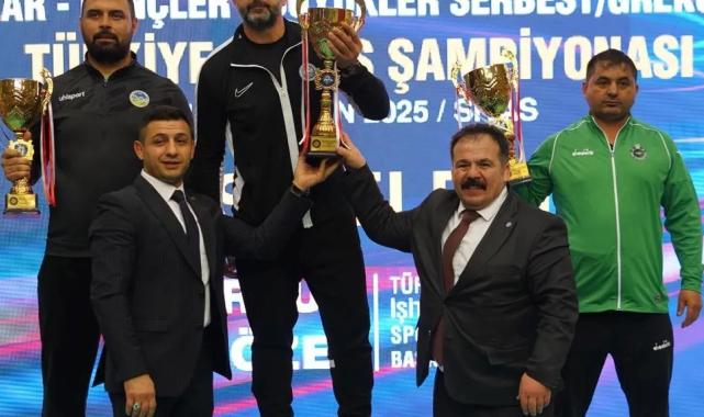 İşitme engelli güreşçilerden Türkiye şampiyonluğu