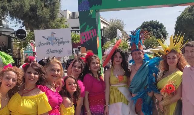 İzmir Alaçatı’da renkli ot festivali