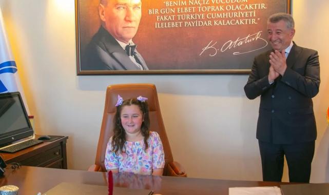 İzmir’de çocuk başkanlar koltuğa oturdu, isteklerini sıraladılar!