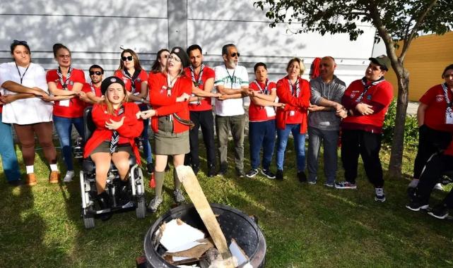 İzmir’de “İyiliğe Yolculuk” kampı!