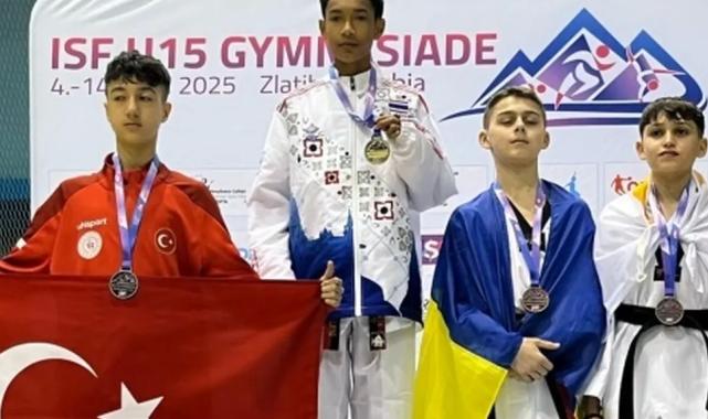 İzmirli öğrenciden taekwondoda dünya ikinciliği
