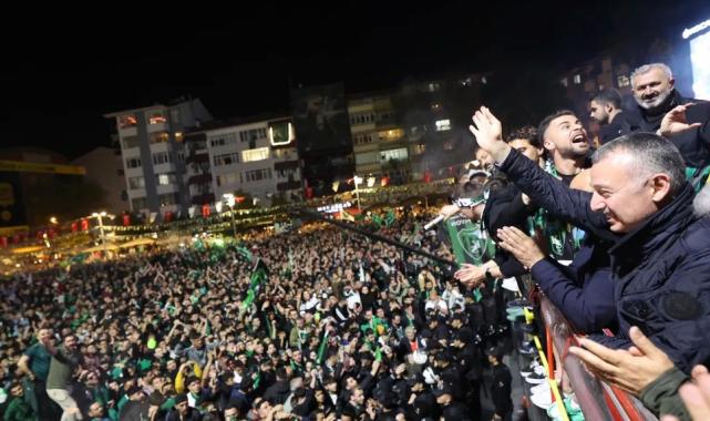 İzmit Kent Meydanı’nda tarihi kutlama