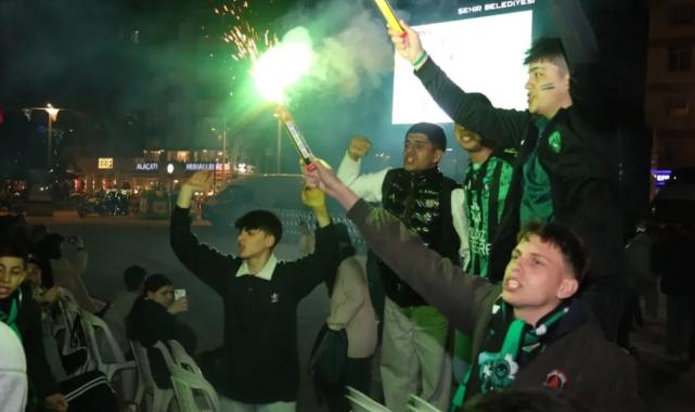 İzmit Kent Meydanı’nda yer Yeşil, gök Siyah