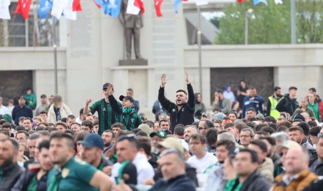 İzmit Kent Meydanı’nda yeşil-siyah heyecan