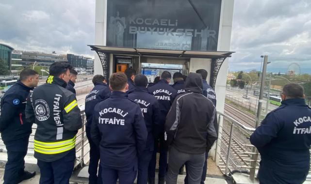 Kocaeli İtfaiyesi’nden personeline ‘asansörde kurtarma’ eğitimi