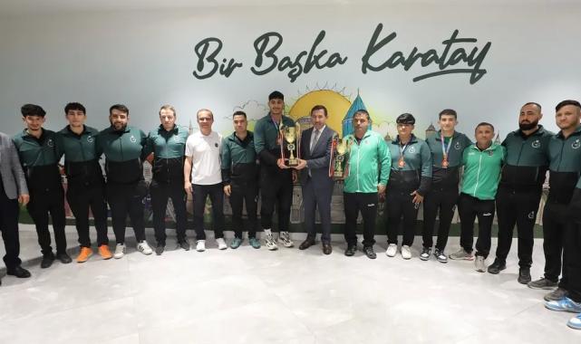Konya Karatay’da başarılı sporcular makamda