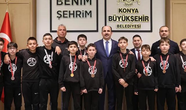 Konya’da dereceye giren öğrencilerden Başkan Altay’a ziyaret